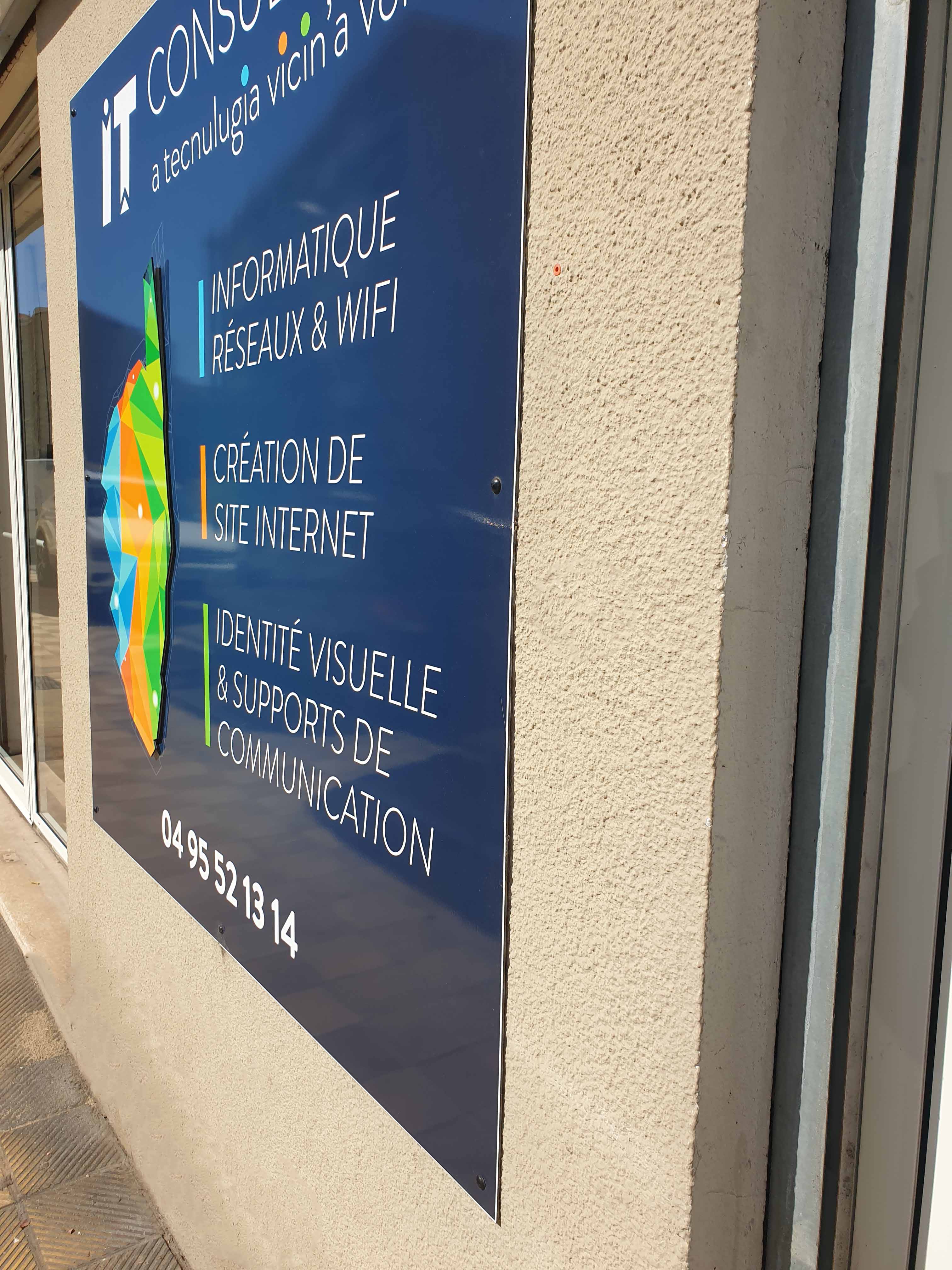 Panneaux forex IT-Consulting facade
